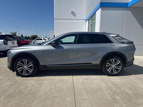 Argent Silver Metallic 2024 Cadillac LYRIQ Luxury