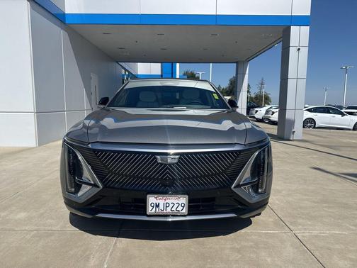 Argent Silver Metallic 2024 Cadillac LYRIQ Luxury