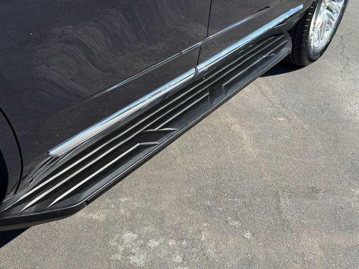 Midnight Blue Metallic 2024 GMC Yukon SLT