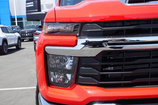 2025 Chevrolet Silverado 3500 LT