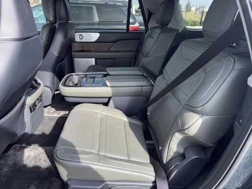 2022 Lincoln Navigator Black Label