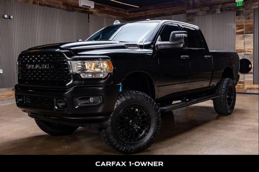 Diamond Black Crystal Pearlcoat 2024 RAM 2500 Big Horn Crew Cab 4x4 6'4' Box