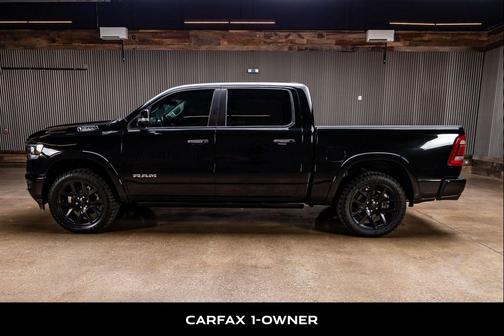 Diamond Black Crystal Pearlcoat 2022 RAM 1500 Laramie