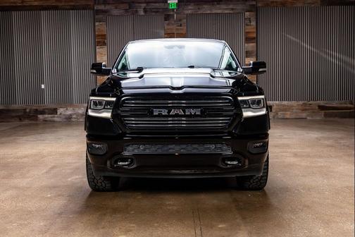 Diamond Black Crystal Pearlcoat 2022 RAM 1500 Laramie