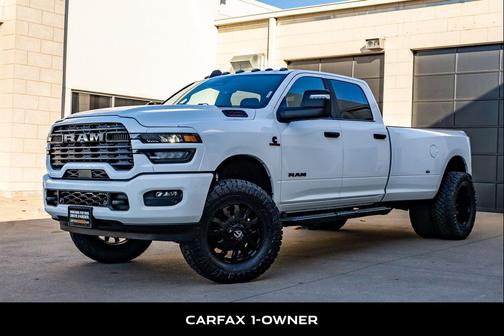 Bright White Clearcoat 2025 RAM 3500 Big Horn Crew Cab 4x4 8' Box