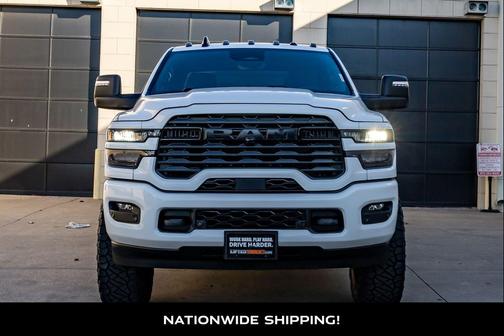 Bright White Clearcoat 2025 RAM 3500 Big Horn Crew Cab 4x4 8' Box