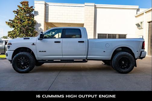 Bright White Clearcoat 2025 RAM 3500 Big Horn Crew Cab 4x4 8' Box
