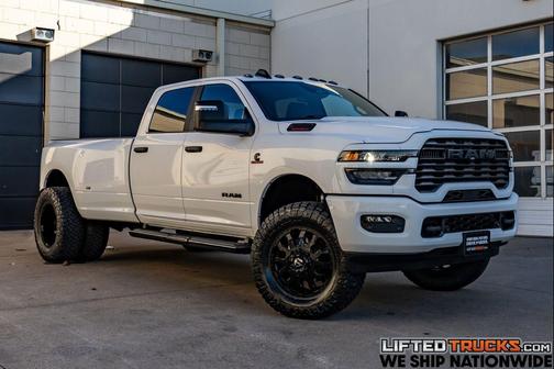 Bright White Clearcoat 2025 RAM 3500 Big Horn Crew Cab 4x4 8' Box