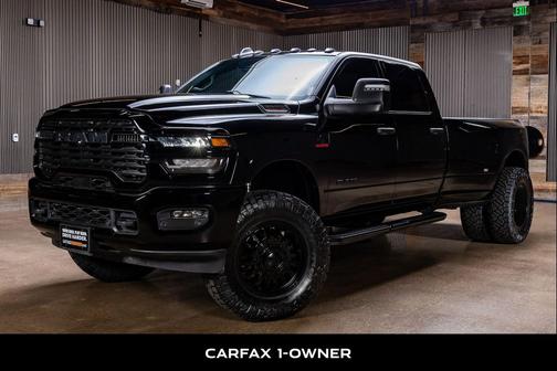 Diamond Black Crystal Pearlcoat 2025 RAM 3500 Lone Star Crew Cab 4x4 8' Box