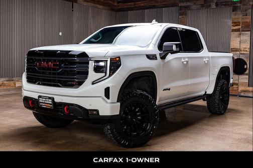 Summit White 2025 GMC Sierra 1500 AT4