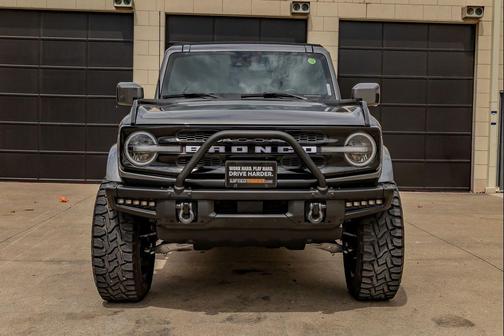Carbonized Gray Metallic 2023 Ford Bronco Outer Banks