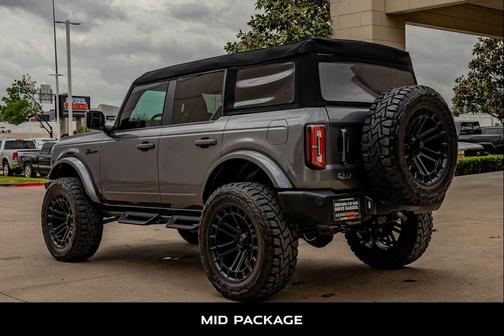 Carbonized Gray Metallic 2023 Ford Bronco Outer Banks