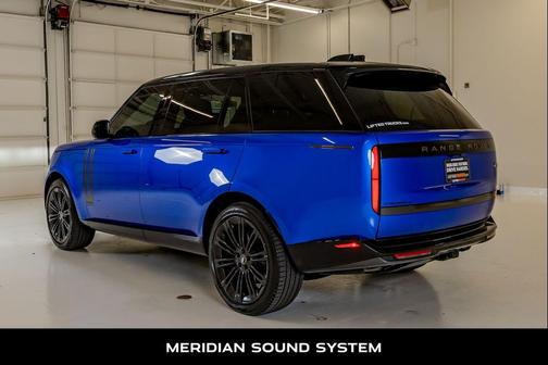 Velocity Blue SV Bespoke Ultra Metallic Gloss 2023 Land Rover Range Rover Autobiography