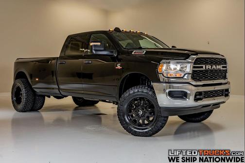 Diamond Black Crystal Pearlcoat 2024 RAM 3500 Tradesman Crew Cab 4x4 8' Box