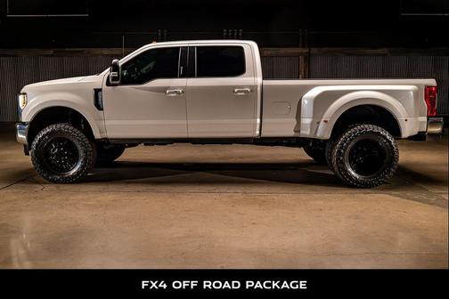 White Platinum Metallic Tri-Coat 2017 Ford F-350 Lariat