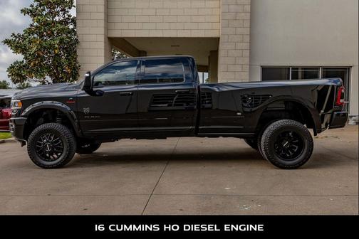 Diamond Black Crystal Pearlcoat 2023 RAM 3500 Laramie Crew Cab 4x4 8' Box