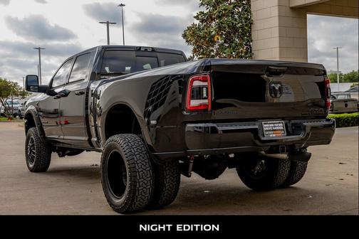 Diamond Black Crystal Pearlcoat 2023 RAM 3500 Laramie Crew Cab 4x4 8' Box