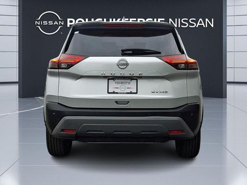 Brilliant Silver Metallic 2023 Nissan Rogue SV
