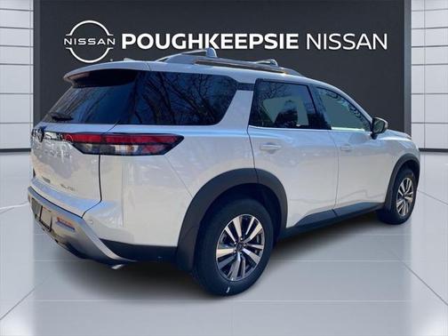 2025 Nissan Pathfinder SL 4WD