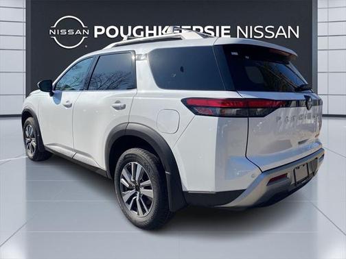 2025 Nissan Pathfinder SL 4WD
