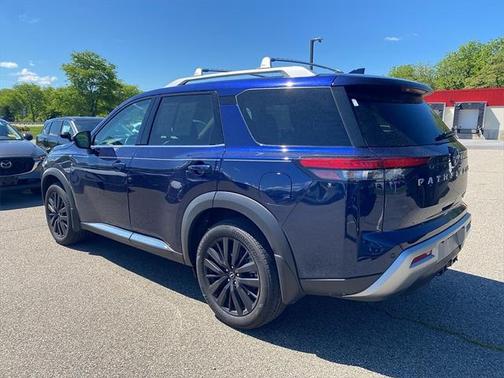 2022 Nissan Pathfinder Platinum 4WD