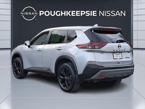 Brilliant Silver Metallic 2022 Nissan Rogue SV