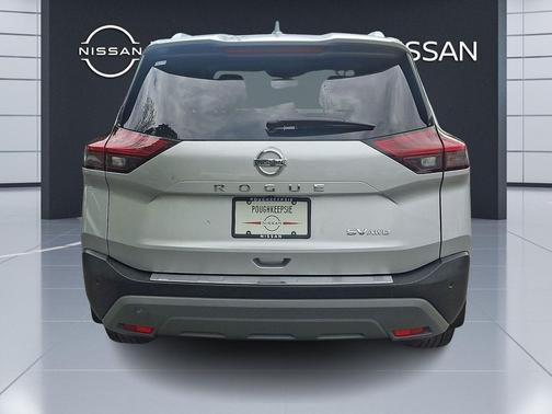 Brilliant Silver Metallic 2021 Nissan Rogue SV