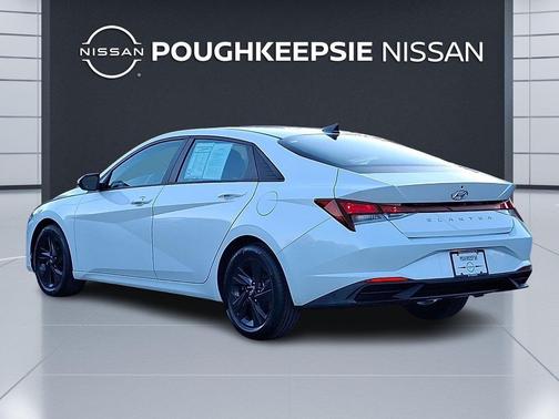 Quartz White 2022 Hyundai ELANTRA SEL