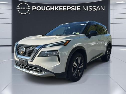 Pearl White Tricoat/Super Black 2021 Nissan Rogue Platinum