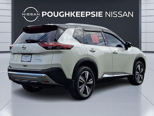 Pearl White Tricoat/Super Black 2021 Nissan Rogue Platinum