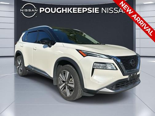 Pearl White Tricoat/Super Black 2021 Nissan Rogue Platinum