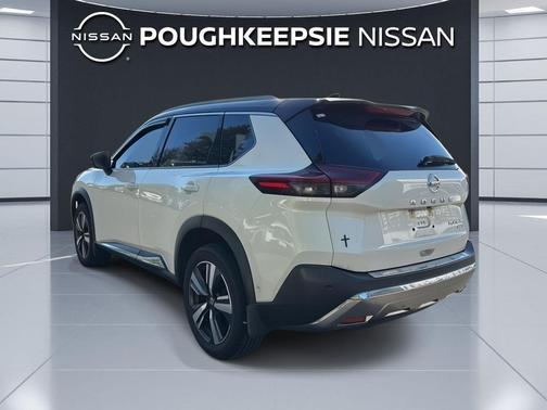 Pearl White Tricoat/Super Black 2021 Nissan Rogue Platinum