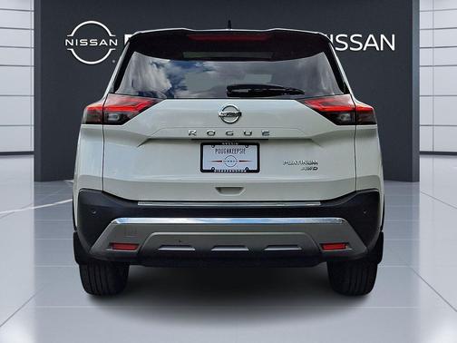 Pearl White Tricoat/Super Black 2021 Nissan Rogue Platinum