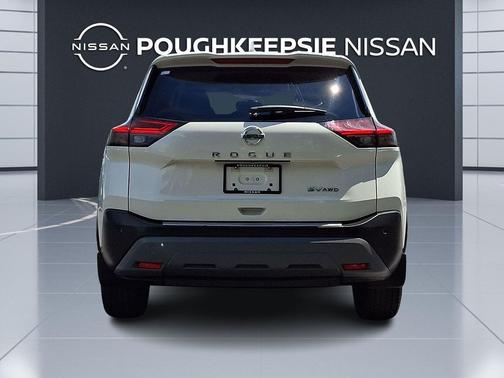Pearl White Tricoat 2021 Nissan Rogue SV