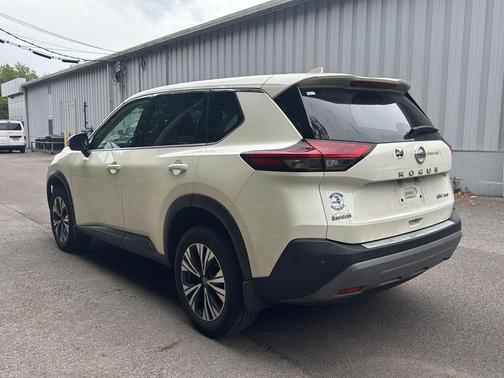 Pearl White Tricoat 2021 Nissan Rogue SV