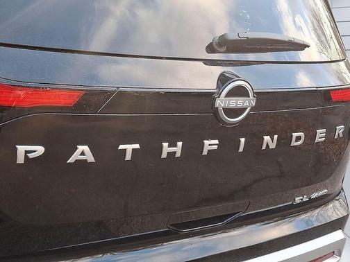 2025 Nissan Pathfinder SL 4WD
