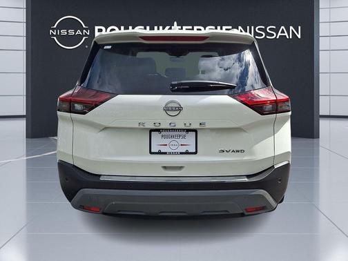 Pearl White Tricoat 2023 Nissan Rogue SV
