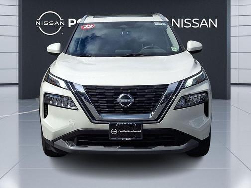 Pearl White Tricoat 2023 Nissan Rogue SV