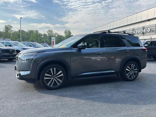 Gun Metallic/Super Black 2022 Nissan Pathfinder Platinum 4WD