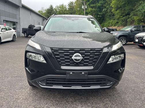 Super Black 2023 Nissan Rogue SV