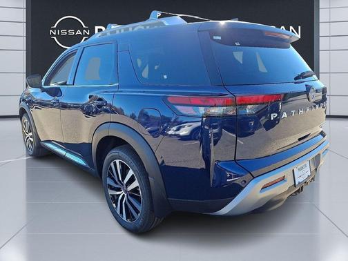 2025 Nissan Pathfinder Platinum 4WD