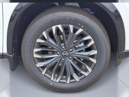 Everest White Pearl Tricoat 2026 Nissan Rogue Platinum