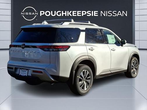 2025 Nissan Pathfinder SL 4WD