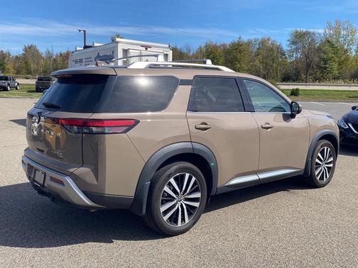 2023 Nissan Pathfinder Platinum 4WD