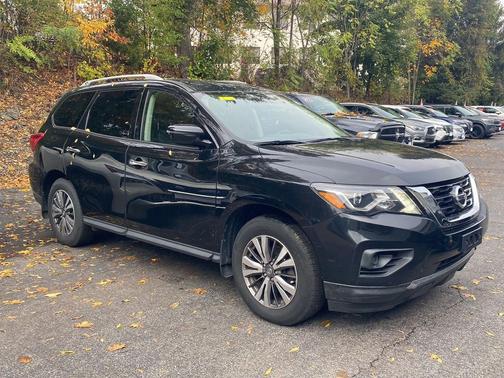 2019 Nissan Pathfinder S