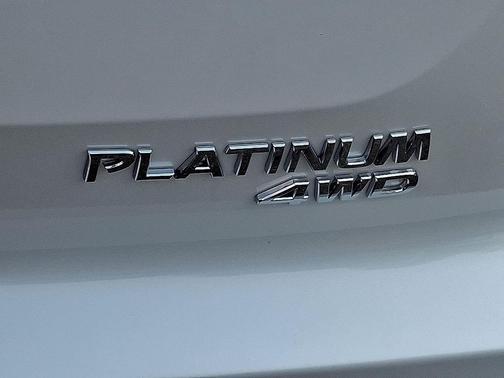 2025 Nissan Pathfinder Platinum 4WD