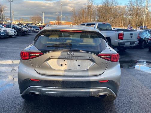 2017 INFINITI QX30 Premium