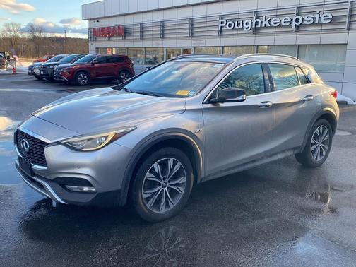 2017 INFINITI QX30 Premium