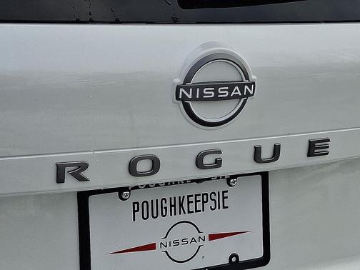 Everest White Pearl Tricoat 2026 Nissan Rogue SV