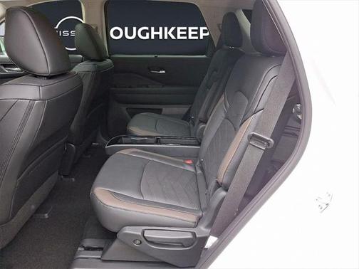 2025 Nissan Pathfinder Platinum 4WD